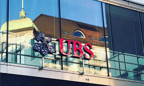 UBS logo in Zurich's Nueschelerstrasse (Image: finews.ch)